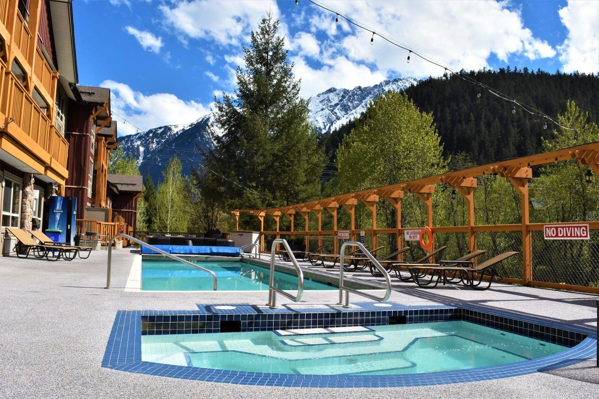 Pemberton Valley Lodge Esterno foto