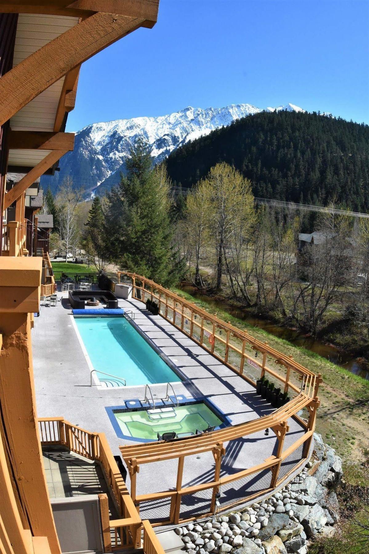 Pemberton Valley Lodge Esterno foto